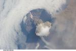 Snímek erupce Sarychev Peak 12. června 2009. Foto: ISS.