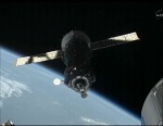 Pohled z ISS na odlétající Sojuz. Foto: TV NASA