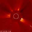 Kometa SOHO v pravém dolním rohu 5. července v 19.48 SELČ. Zdroj: SOHO/LASCO C2.