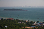 Pattaya, ostrov Ko Krok a ožívající ranní provoz. Foto: Petr Horálek.