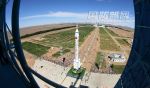 Převoz rakety Dlouhý pochod s lodí Shenzhou 9. Foto: spaceflightnow.com