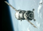 Sojuz TMA-05M při příletu k ISS. Foto: TV NASA