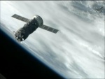 Progress M-15M při finálním přibližování k ISS pro druhé spojení. Foto: TV NASA