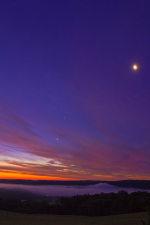 Venuše, Jupiter a Měsíc na ranní obloze. Foto: Petr Horálek.