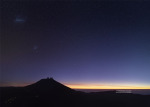 Komety nad observatoří Paranal. Foto: Stephane Guisard.