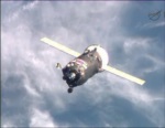 Progress M-22M při příletu ke stanici Foto: TV NASA