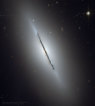 Galaxie NGC 5866 viděná zboku