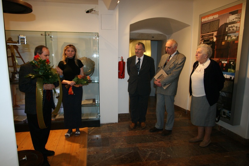 Zleva: Pavel Suchan (ČAS), Mgr. Lenka Soumarová (ŠH), Ing. Marcel Grün (ředitel HaP), Ing. Antonín Rükl, Soňa Rüklová